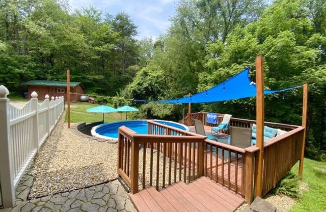 All Year Fun! Pool w Deck, Hot Tub, Foosball, Air Hockey, Nature, Pet Friendly!