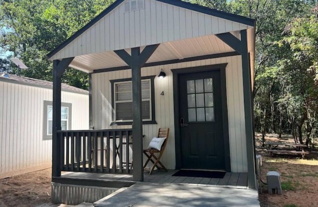 Allie Rose/Tiny house Lake Athens/Canton Trade Days