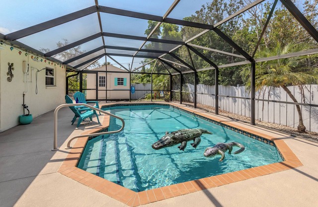 Alligator Escape, Heated Pool Included, just minutes from sun kissed beaches