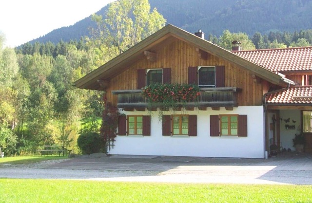 Alluring Apartment in Bad-Kohlgrub with Private Garden