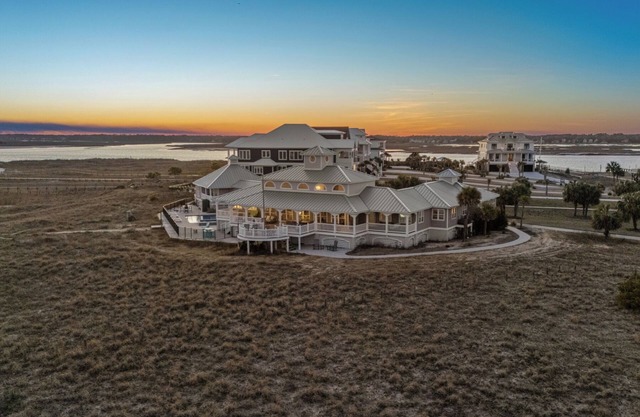 Alpha At The Point: Oceanfront, Private Pool & Hot Tub, Breathtaking Views