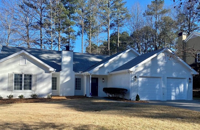 Alpharetta charmer walking distance to shops and restaurants