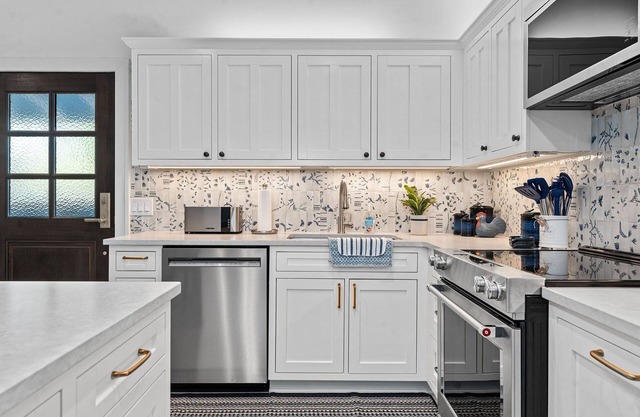 Alphonse Cottage | 3 blocks to Main | Cute & Cozy