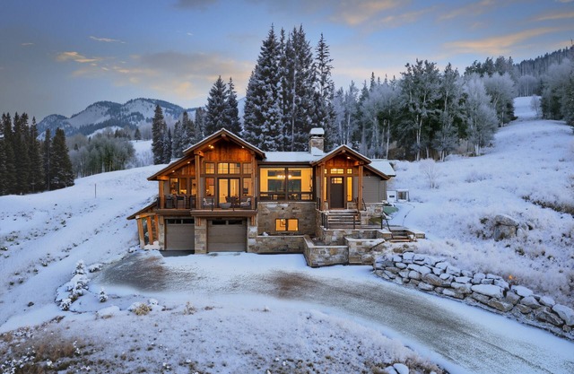 Alpine Ski Retreat Hot Tub,Fireplace, Open Kitchen