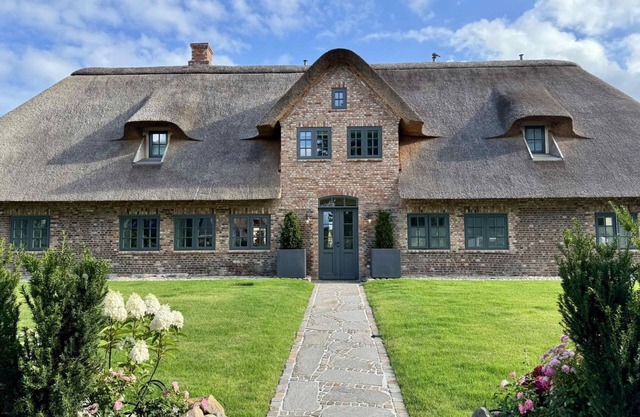 Alte Liebe - 5 star thatched roof house for 7 pers. with sauna, garden, parking space,
