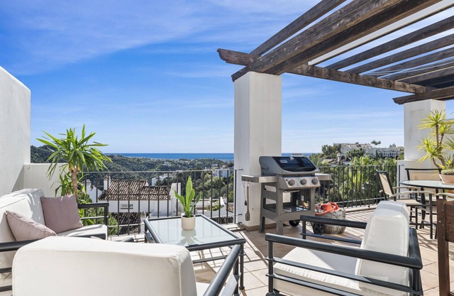 Altos de La Quinta Penthouse - Gorgeous 3 Bed Golf-line Escape!