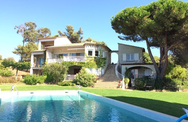 AMANDIERS - PIN PARASOL, sleeps 4/5