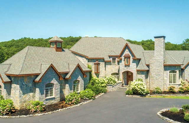 Amazing 11 Bedroom 15 Bathroom Mansion Close to Beaches