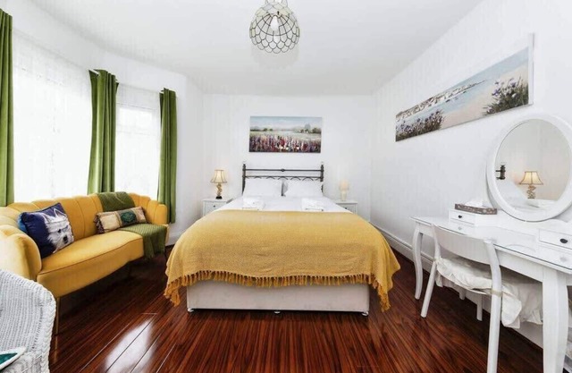 Amazing 3-Bedroom Property in London