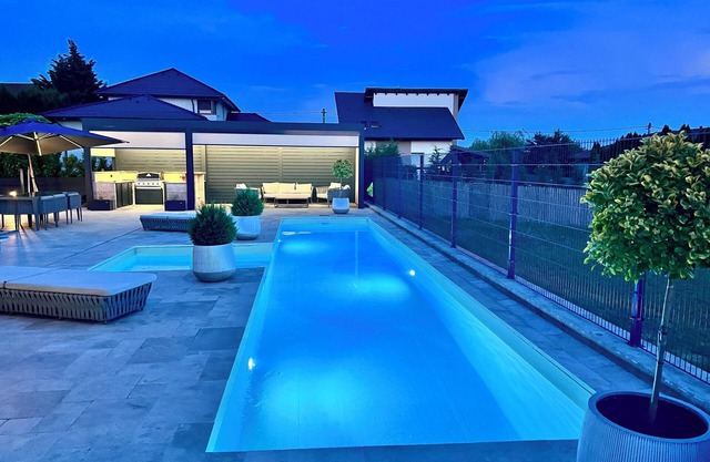 Amazing 3 bedroom villa with outdoor pool next to Budapest