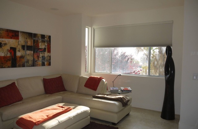 Amazing 3 Story Townhouse in Gated community