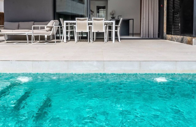AMAZING 4 BEDROOM VILLA WITH PRIVATE POOL SANTA ROSALIA LAKE AND LIFE RESORT