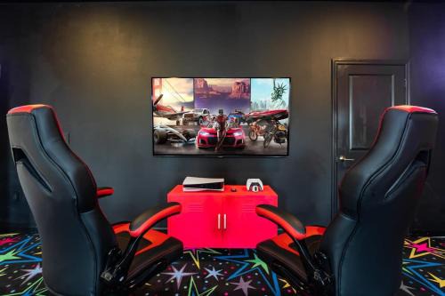 Amazing 8br w pool theater game room by Disney