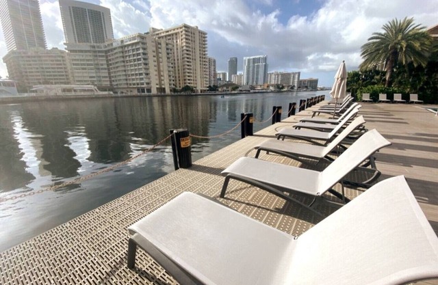 Amazing Apt w/Kitchen and Beach Service