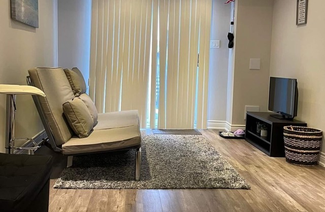 Amazing Basement Apartment in Richmondhill
