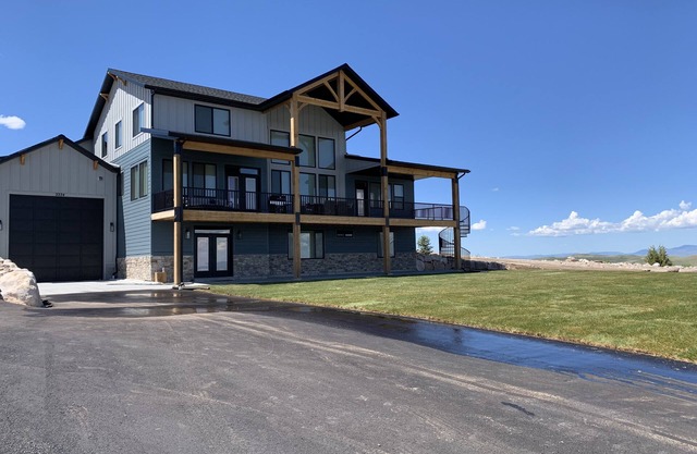 Amazing Bear Lake Cabin - Lake House - Moose Point w/Private Pickleball Court