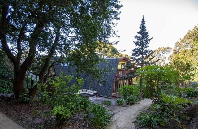 Amazing Cabin-Style House /w Decks, Hot Tub & Sun