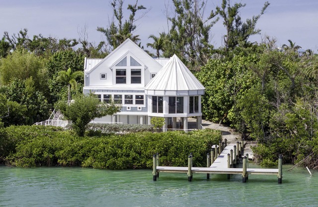 Amazing Captiva Location on the Channel !