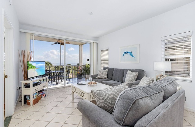 Amazing Direct Ocean/Gulf Front Beach Views Condo with Free use of Bikes!