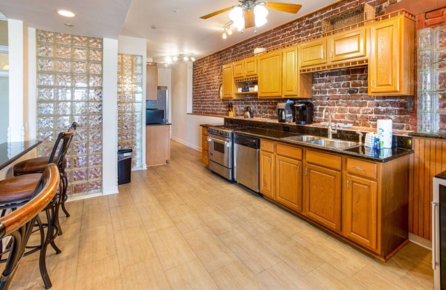 Amazing Downtown Loft w/ Parking, Overlooking River Street by Lucky Savannah