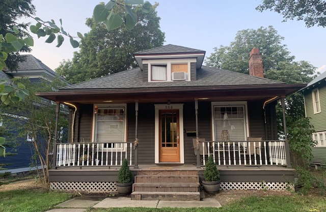 Amazing downtown historical house blocks from downtown, midtown and the lake.