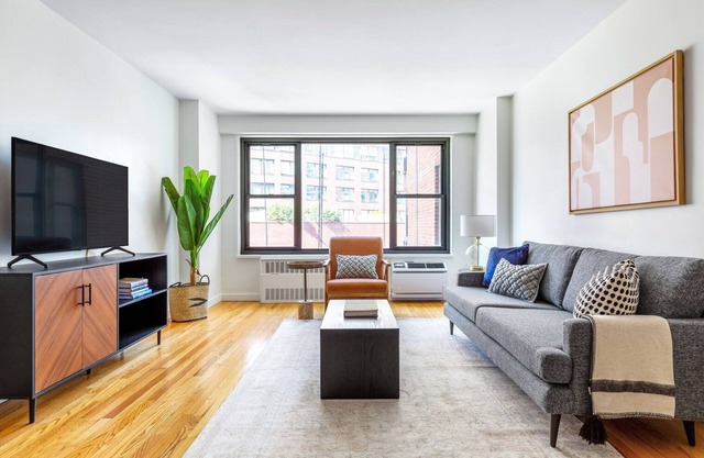 Amazing Flatiron 1BR w/Gym, Doorman, near USQ, train, by Blueground