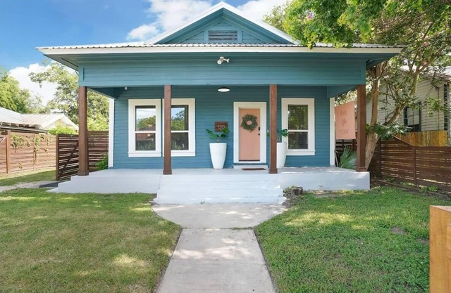 Amazing Fully Fenced Home Only 5 Mins from Downtown