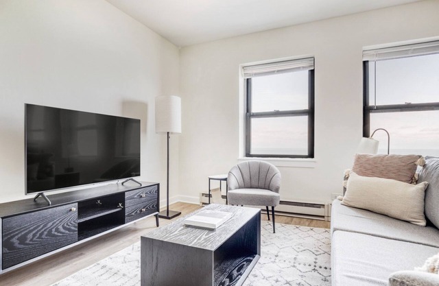 Amazing Gold Coast 1BR w/Doorman & Gym, 2 blocks to L, by Blueground