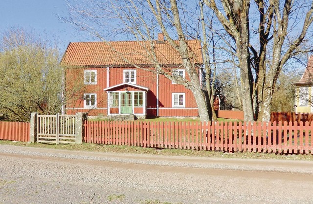 Amazing home in örsjö with WiFi