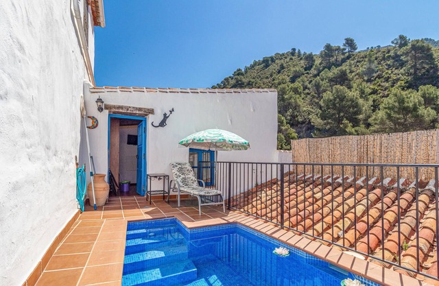 Amazing home in Cómpeta with kitchen