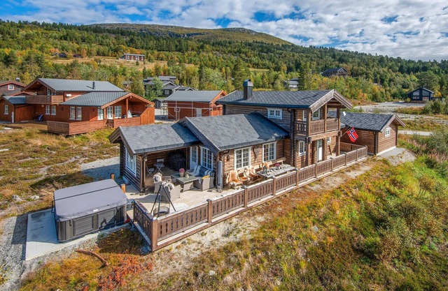 Amazing home in Lesjaskog with WiFi