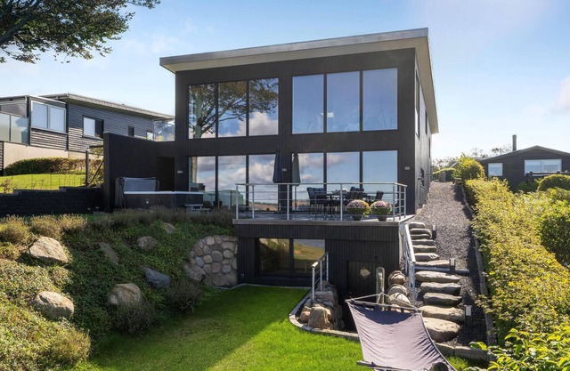 Amazing home in Løgstrup with WiFi