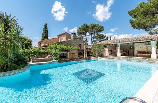 Amazing home in Orgon