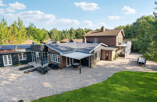 Amazing home in Væggerløse with sauna