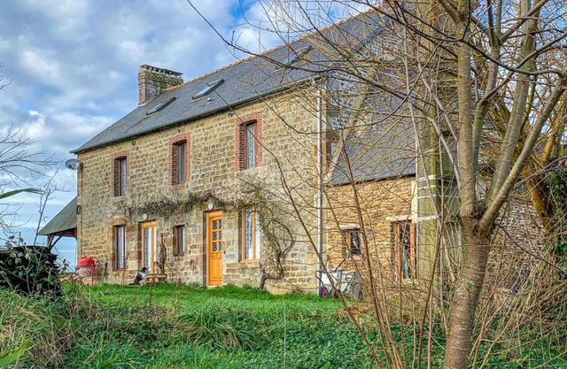Amazing home in Vauce with 2 Bedrooms and WiFi