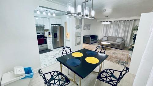 Amazing Home Near Toronto Airport with 2 Parking