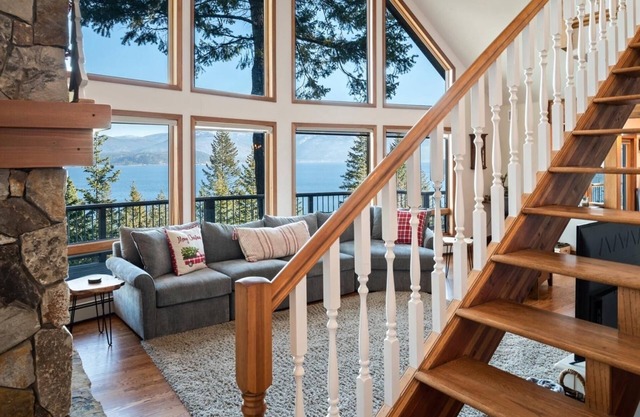 Amazing Lake Pend Orielle Views! HOT TUB! Private Island access w/30 day stay!