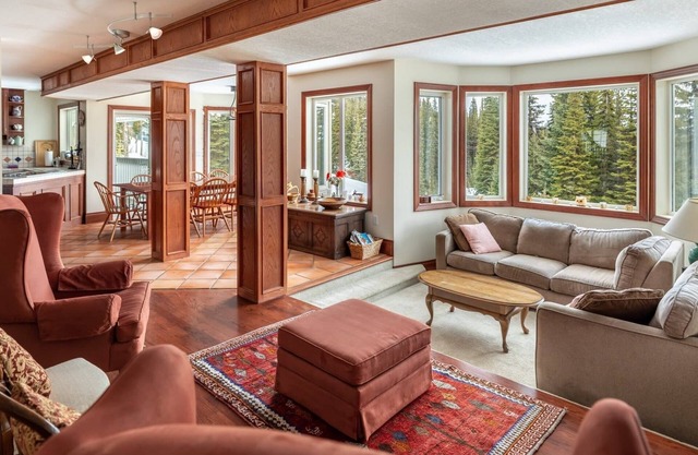 Amazing location 5 bedroom home with private hot tub, laundry and games room!