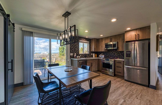 Amazing Modern Home w/AC ► Mins away from Airport