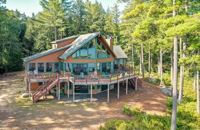 Amazing Moultonborough retreat sleeps 14 and accommodates a 24 foot boat