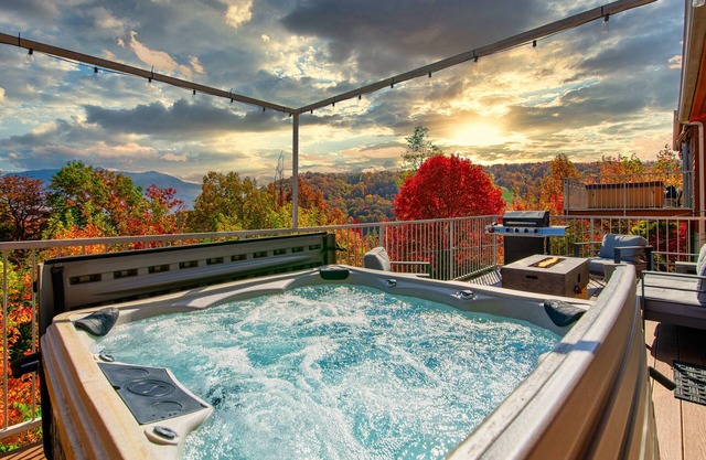 "Amazing Mt.Leconte views/Firepit/Hot Tub"