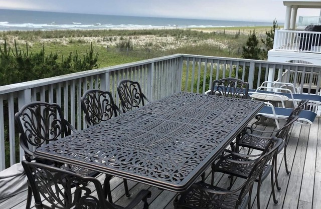AMAZING OCEAN FRONT ON PRIVATE LANE WITH DIRECT BEACH ACCESS, HARVEY CEDARS, LBI