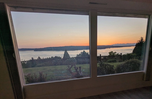 Amazing Panoramic Water Views, Enjoy Sunsets & Relax in Tacoma area