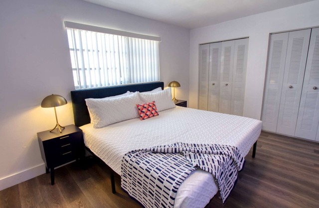 ✨ Amazing Renovated One Bedroom w/Free Parking
