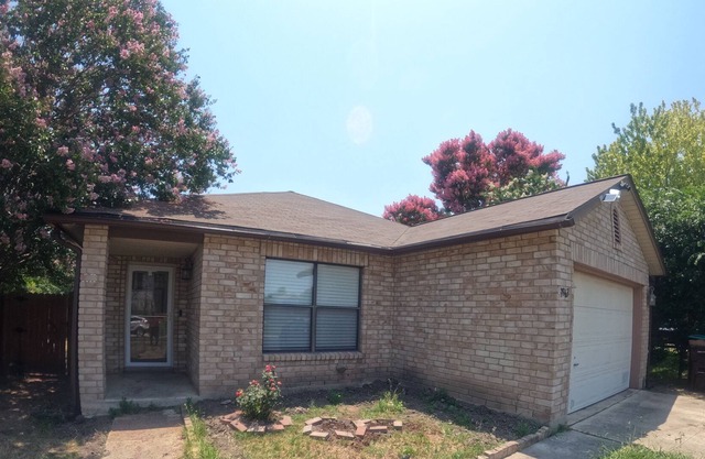 Amazing single level house with pool, in HOA, near sea world right off 1604 loop