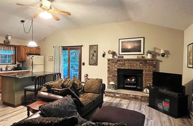 Amazing Space in the Poconos - Escape to Wildlife & Colorful Foliage this Fall.