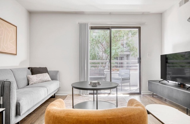 Amazing Studio City 2BR w/Pool, Gym & W/D, nr Olive Ave, by Blueground