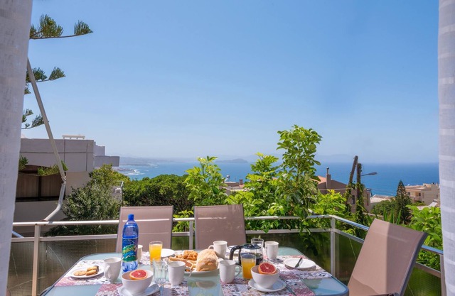 Amazing Sunset View Apt 700m From Sea, Chania, Greece
