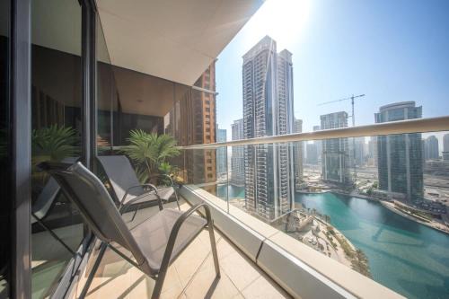 Amazing unit in JLT Sleeps 6 with Lake Views