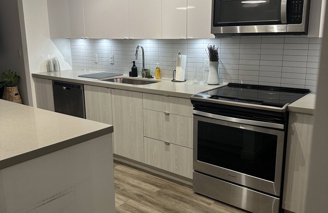 Amazing updated apartment in hotspot las olas walking distance to everything!